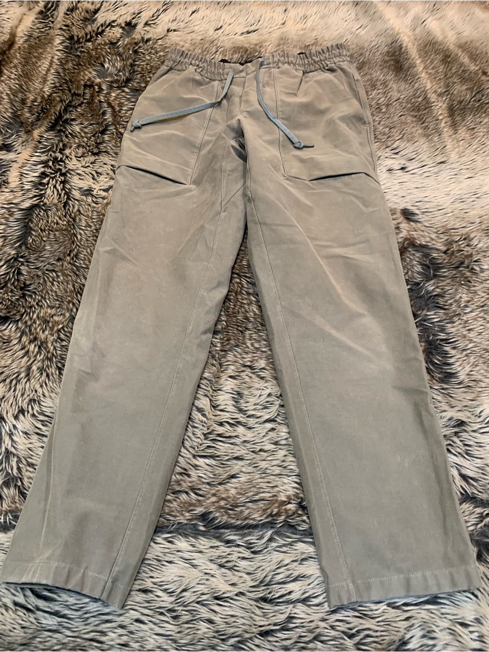 Lululemon Bowline Pant *Utilitech 30"
Grey Sage Size L